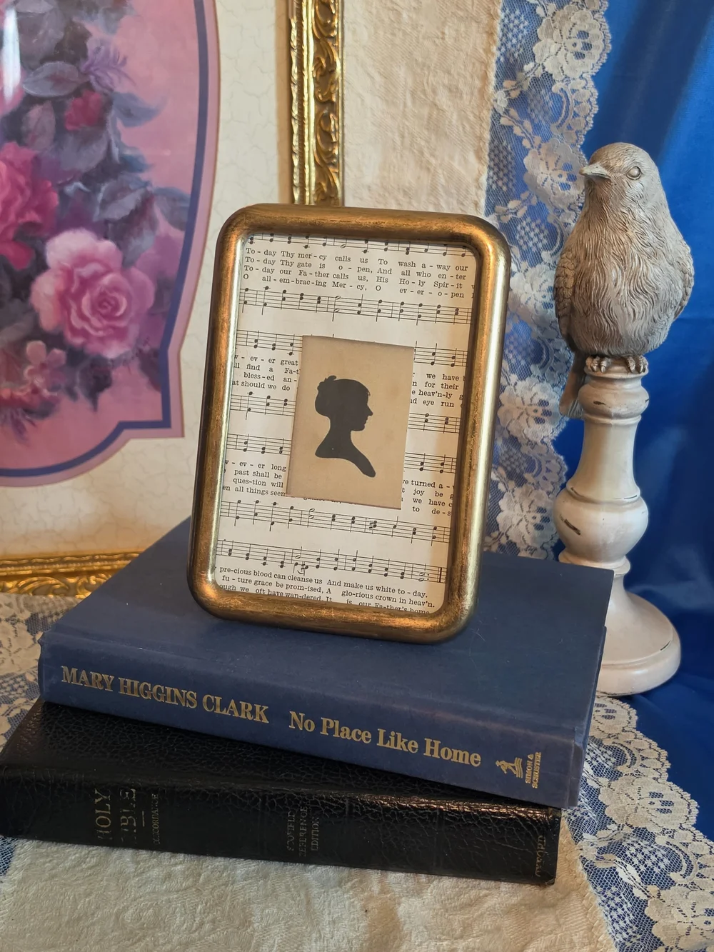 Vintage-Style Small Brass Picture Frame with Silhoutte
